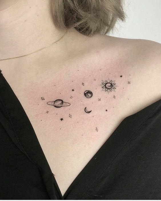 Tatuaje pe clavicula pentru femei