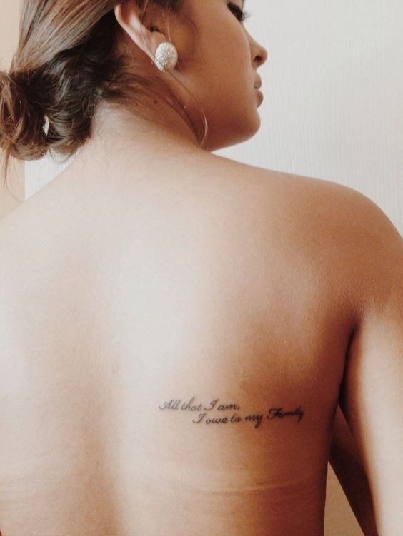Tatuaje pe spate pentru femei