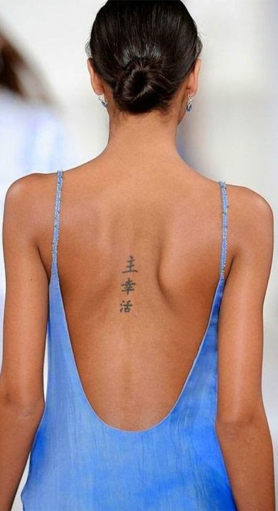 Tatuaje pe spate pentru femei